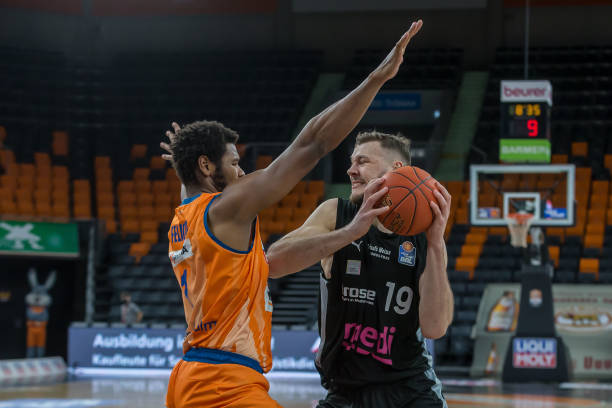 通过不断的 通过不断的